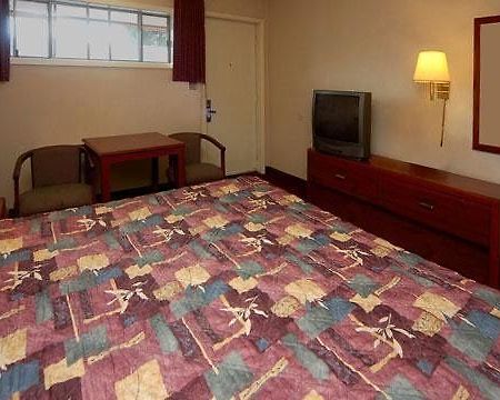 Econo Lodge Pratt Zimmer foto