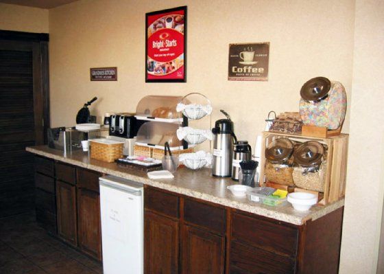 Econo Lodge Pratt Exterior foto